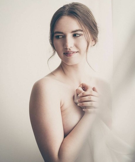 Anna Tauber pornstar top image