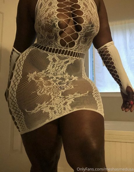 MeshasMedusa hot model photos