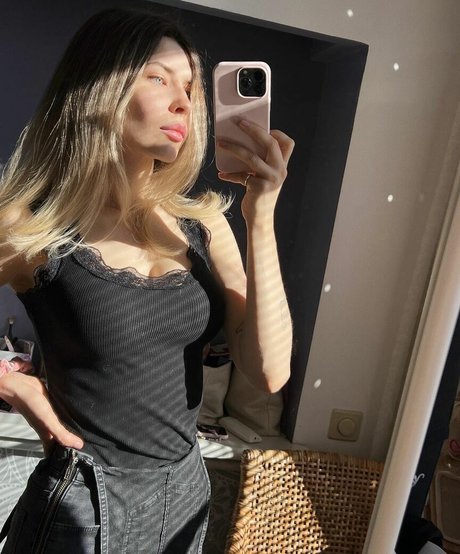 Ninaloudlemon model naked images