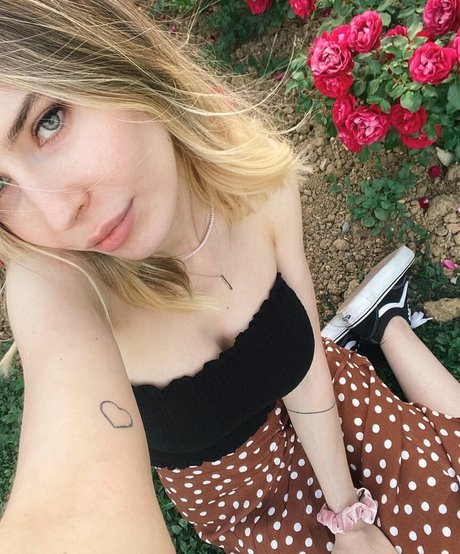 Ninaloudlemon star hot photos