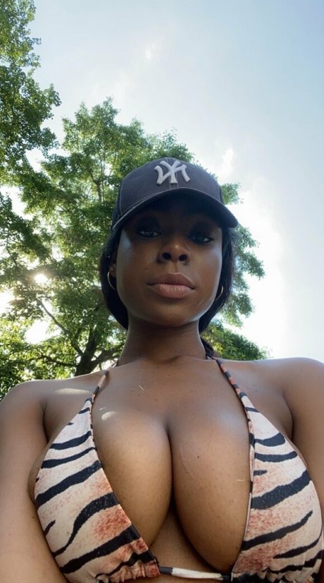 Annah Nicki Smith best model picture