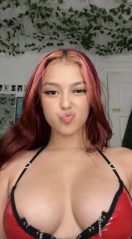 MontisWrldd star top gallery