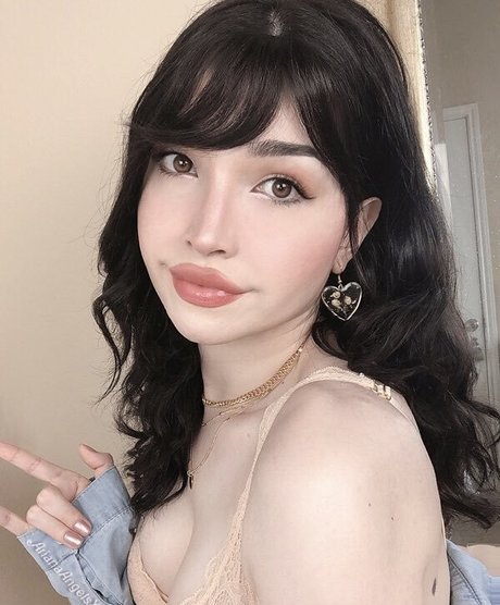 Ariana Angels nude star image