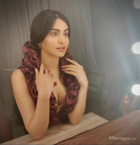 Adah Sharma free star pic