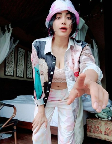 Adah Sharma star high quality pic