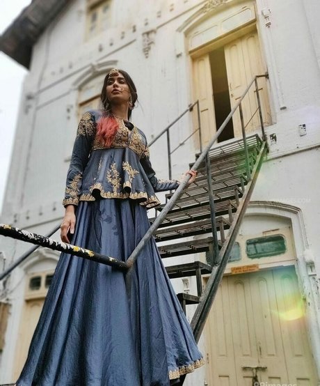 Adah Sharma model perfect images