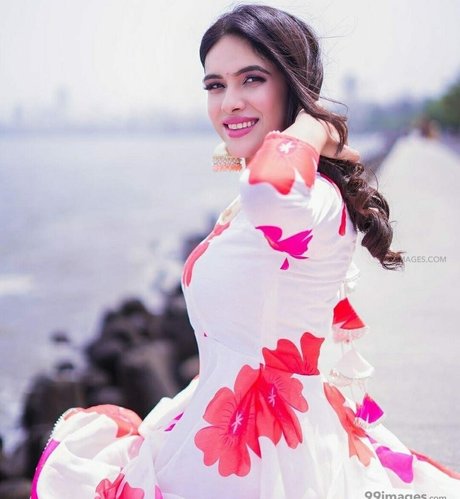 Neha Malik model beautiful img