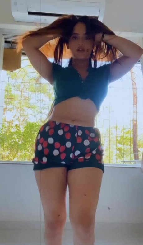 Prajakta Dusane sexy pornstar gallery