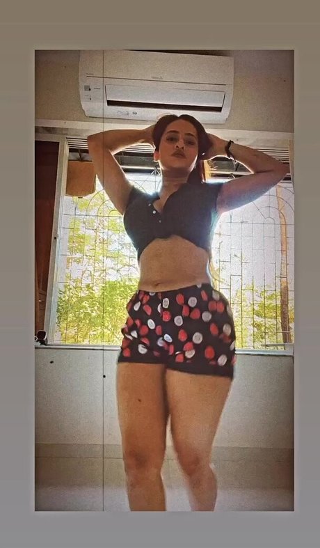 Prajakta Dusane model hot img