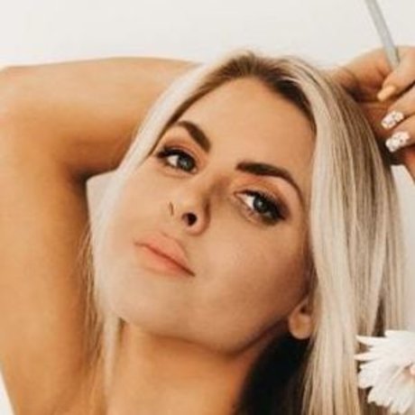 Hawaii Rae pretty pornstar photo