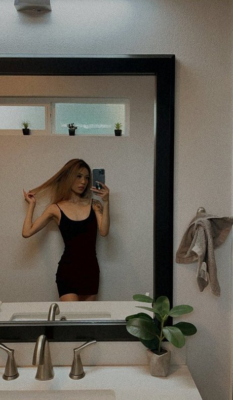 Iris Haw exclusive pornstar archive