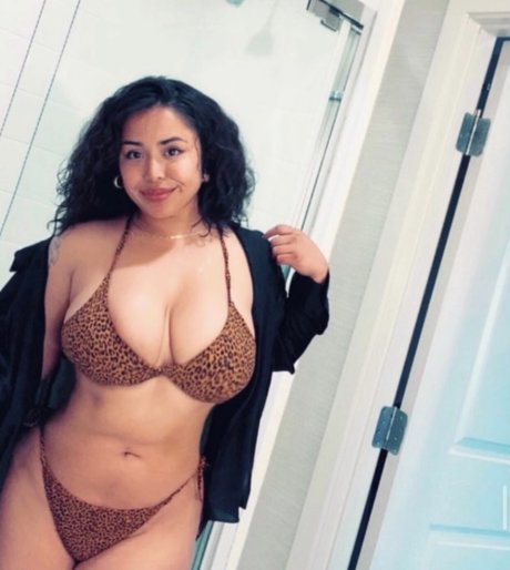 Saraiii Fon777 model top img