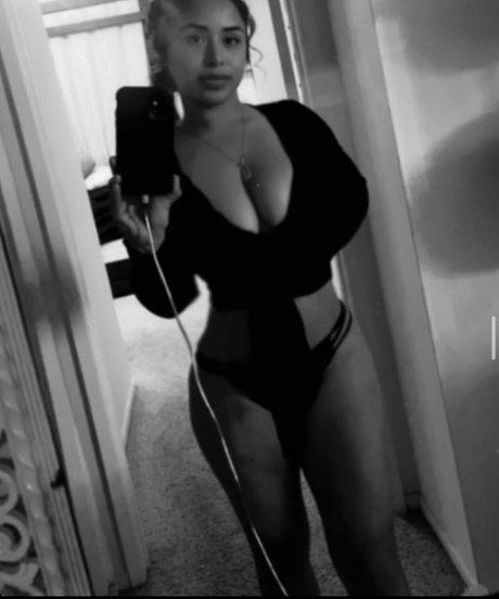 Saraiii Fon777 model nude pic