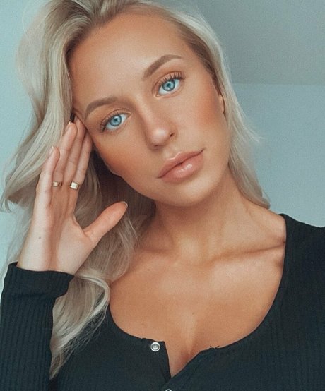 Emilia Hult model naked picture