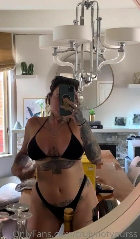 Yasmin Braga model art image