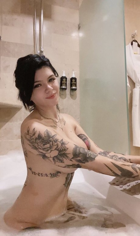 Paula Madrigal nudes model picture