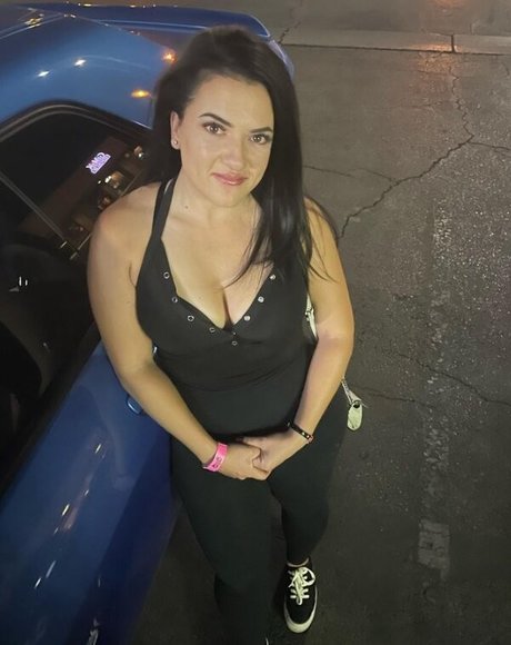 Hannah Gets It high quality actress pictures