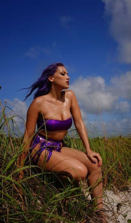 Salina De La Renta beautiful actress galleries