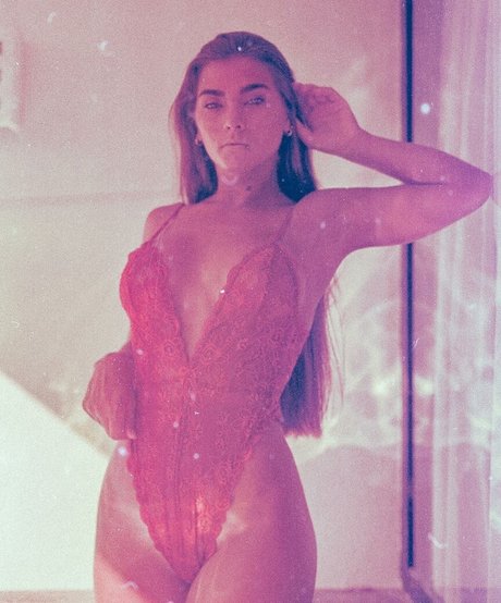 Valentina Grant nude model image