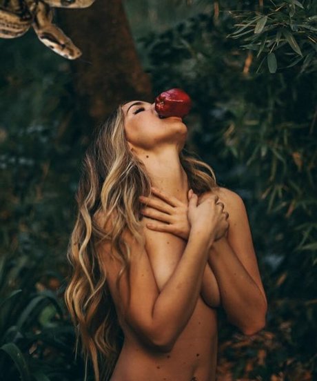 Camila Sodi hot star photo