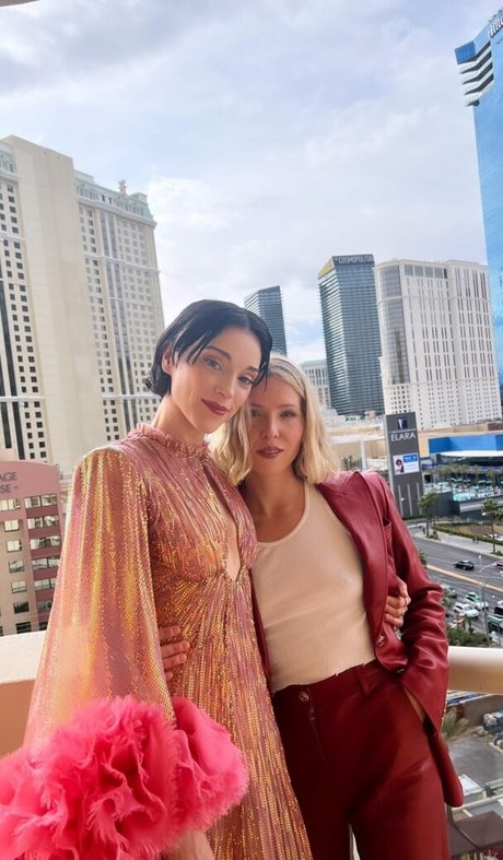 St Vincent star free galleries