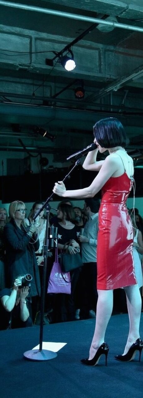 St Vincent perfect model picture