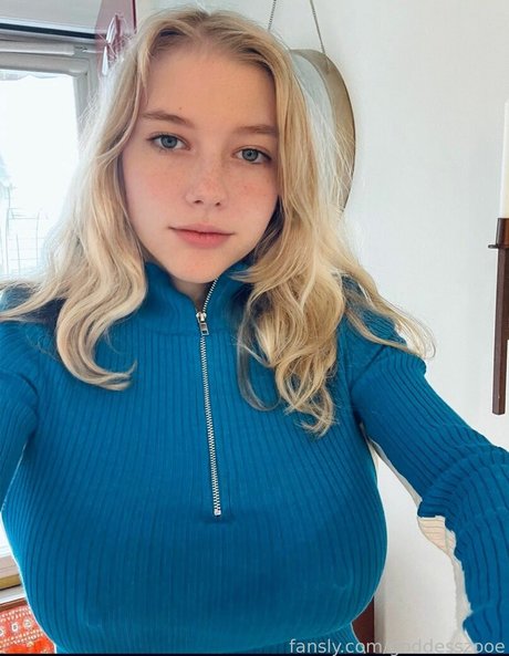 goddesszooe sexy actress pic