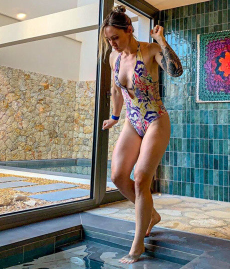 Orla Walsh naked star pics