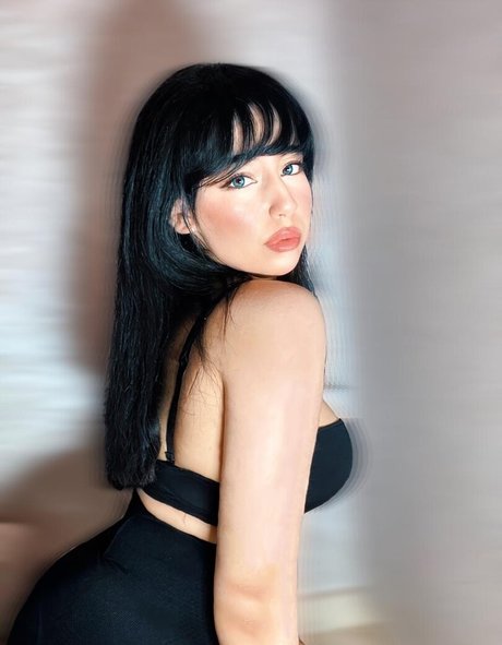 Shiny ASMR nudes model image