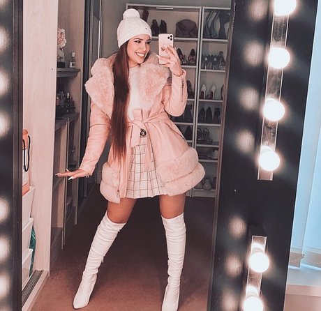 Mizz Ellaa ASMR sexy pornstar galleries