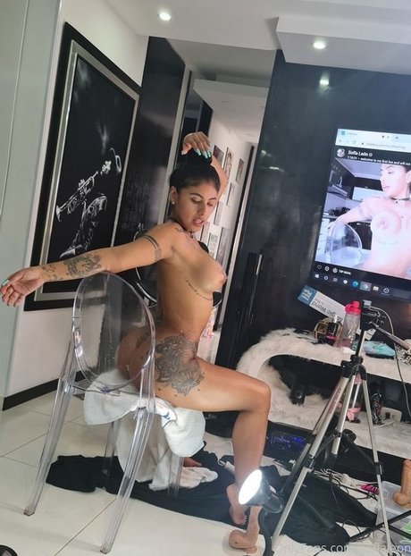 Sofia Leon art actress photos