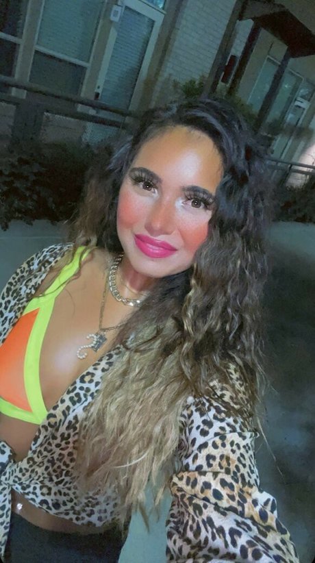 Shari G model naked pic