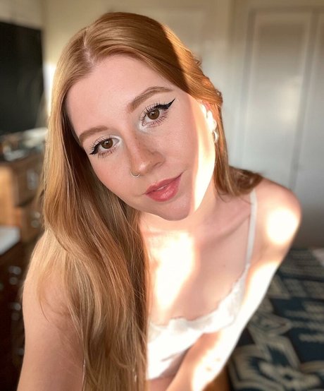 pearl celeste pretty model photo