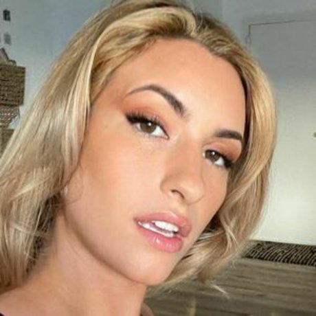 Avadank erotic model pics