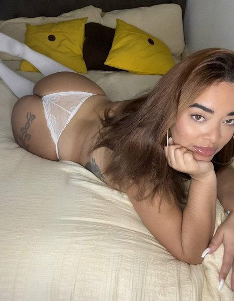 Piiedriitaa model adult picture