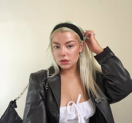 Beccajune naked model pics