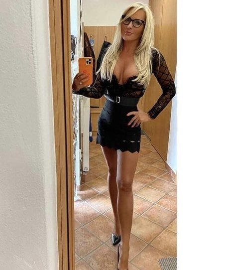 Lenka Dragounova star top pics