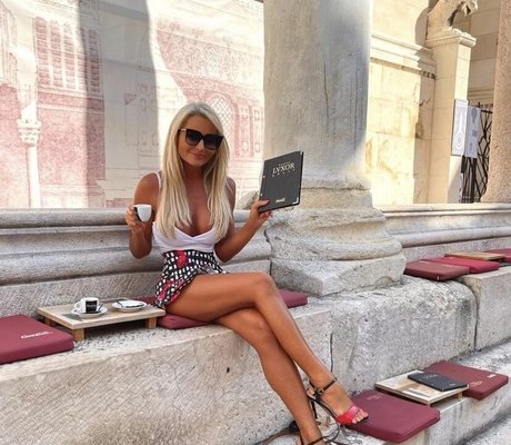 Lenka Dragounova model perfect img