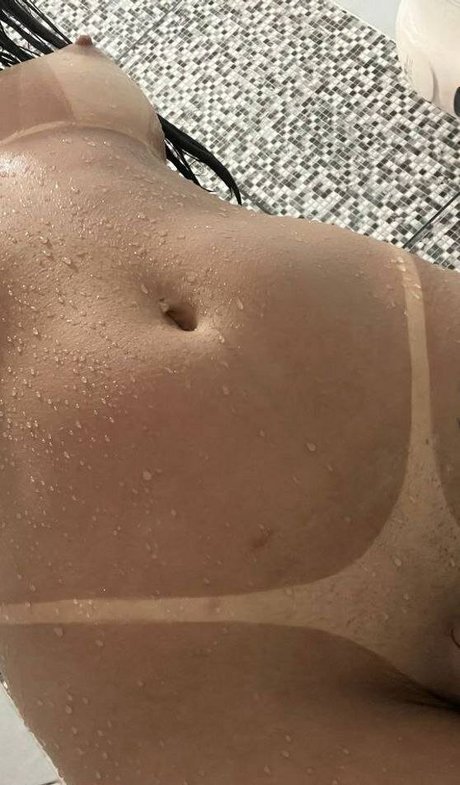 Aline Vitoria xxx model pics