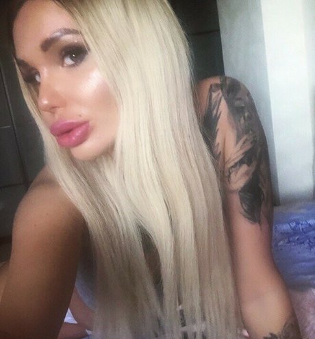 Dashaacash free model photo