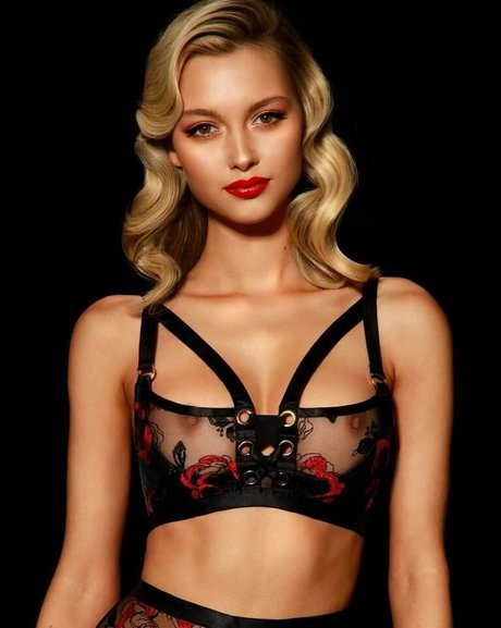 Chloe Avenaim sex actress pictures