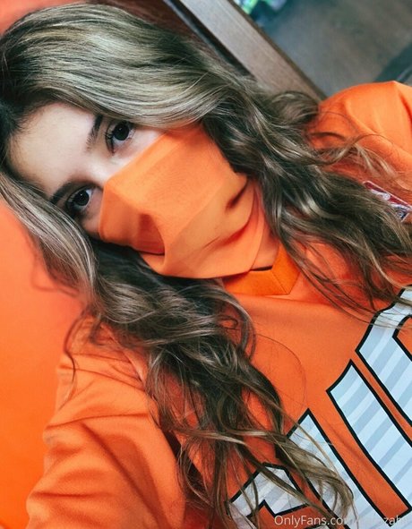 Zara Zahir model top img