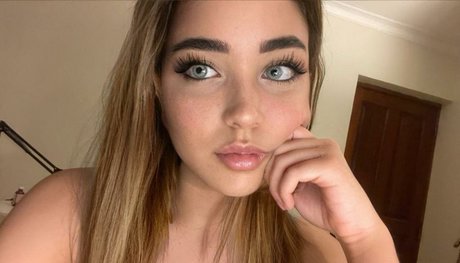 Natasha Snyder pornographic model picture