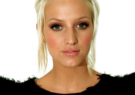 Ashlee Nicole Simpson erotic model pictures