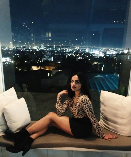 Aparna Brielle hd actress img