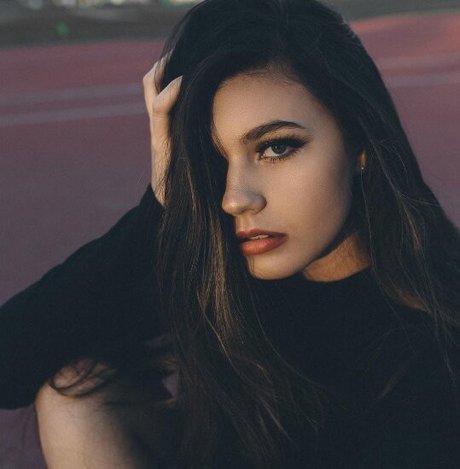 Amber Dawn Frank beautiful model picture