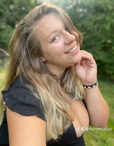 Ivy Dahlia erotic actress gallery