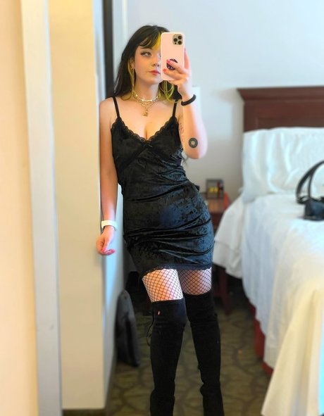 Bootz naked star images