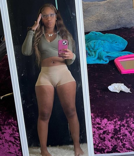 nicoleniyah nude pornstar gallery