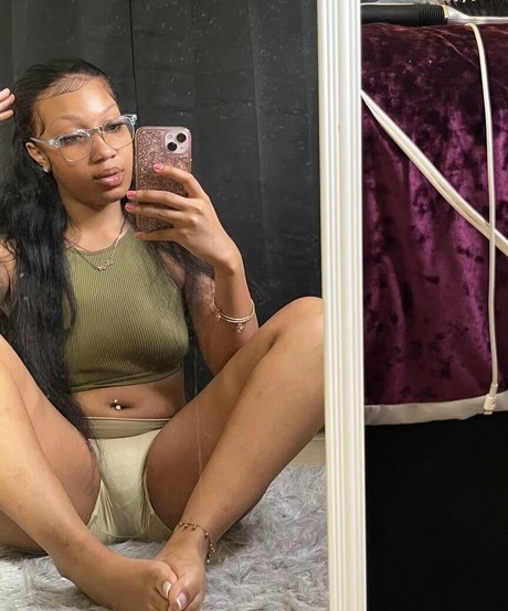 nicoleniyah hot actress gallery